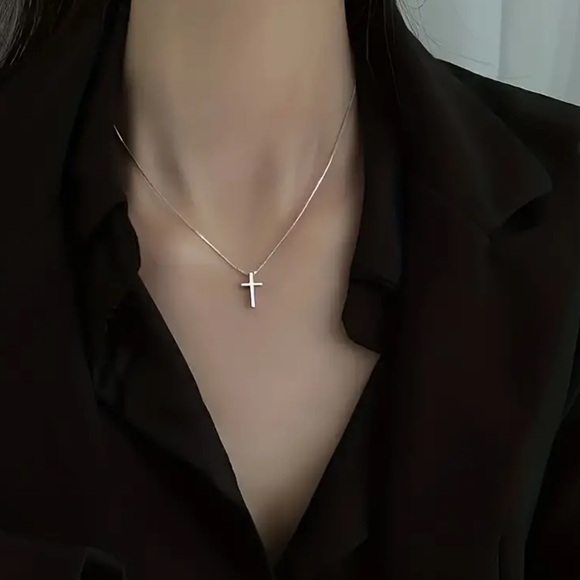 Jewelry - Silver Thick Style Cross Pendant Necklace